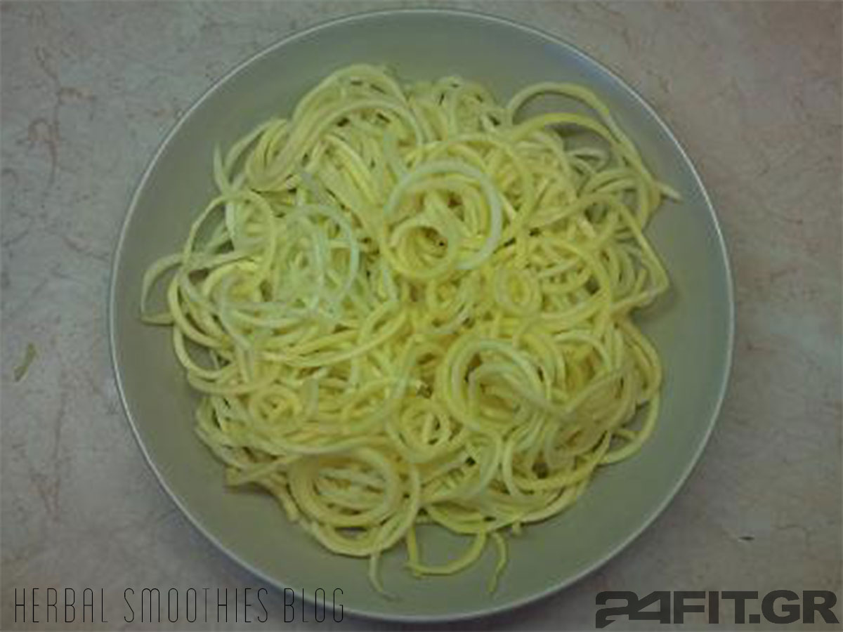 Ωμοφαγικά μακαρόνια από κολοκυθάκια