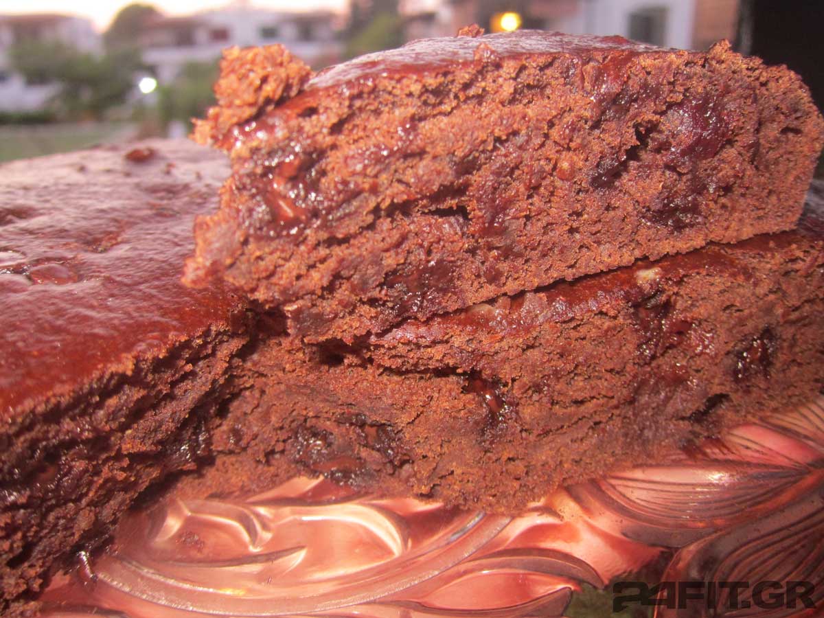 Κέικ σοκολάτας νηστίσιμο από αλεύρι ντίνκελ χωρίς ζάχαρη